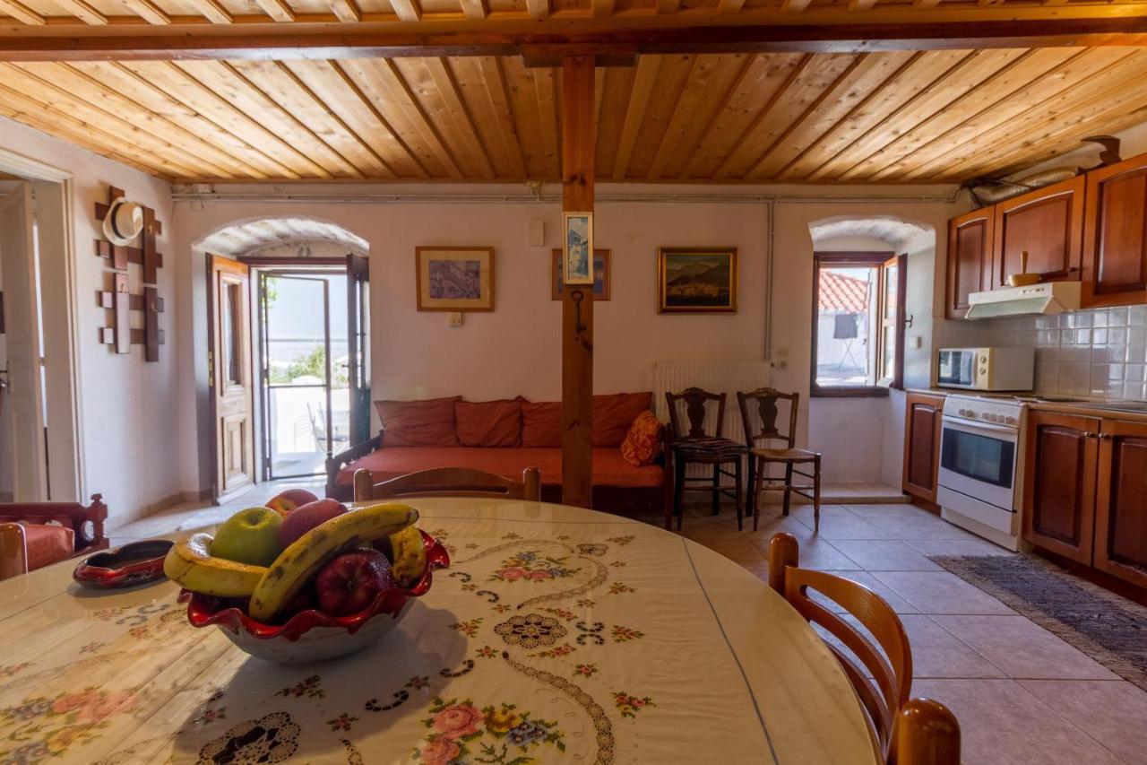 The Old House - Wood & Stone Villa Evreti Luaran gambar